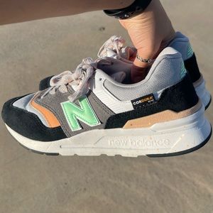 New balance tennis shoes size 7.5